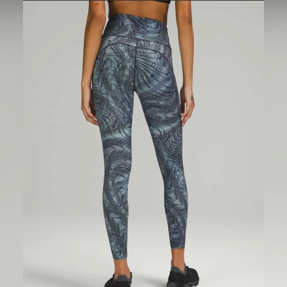 Lululemon sz 2 Fast and Free Tight 25" *Non-Reflective Nulux blue EUC - Picture 10 of 14